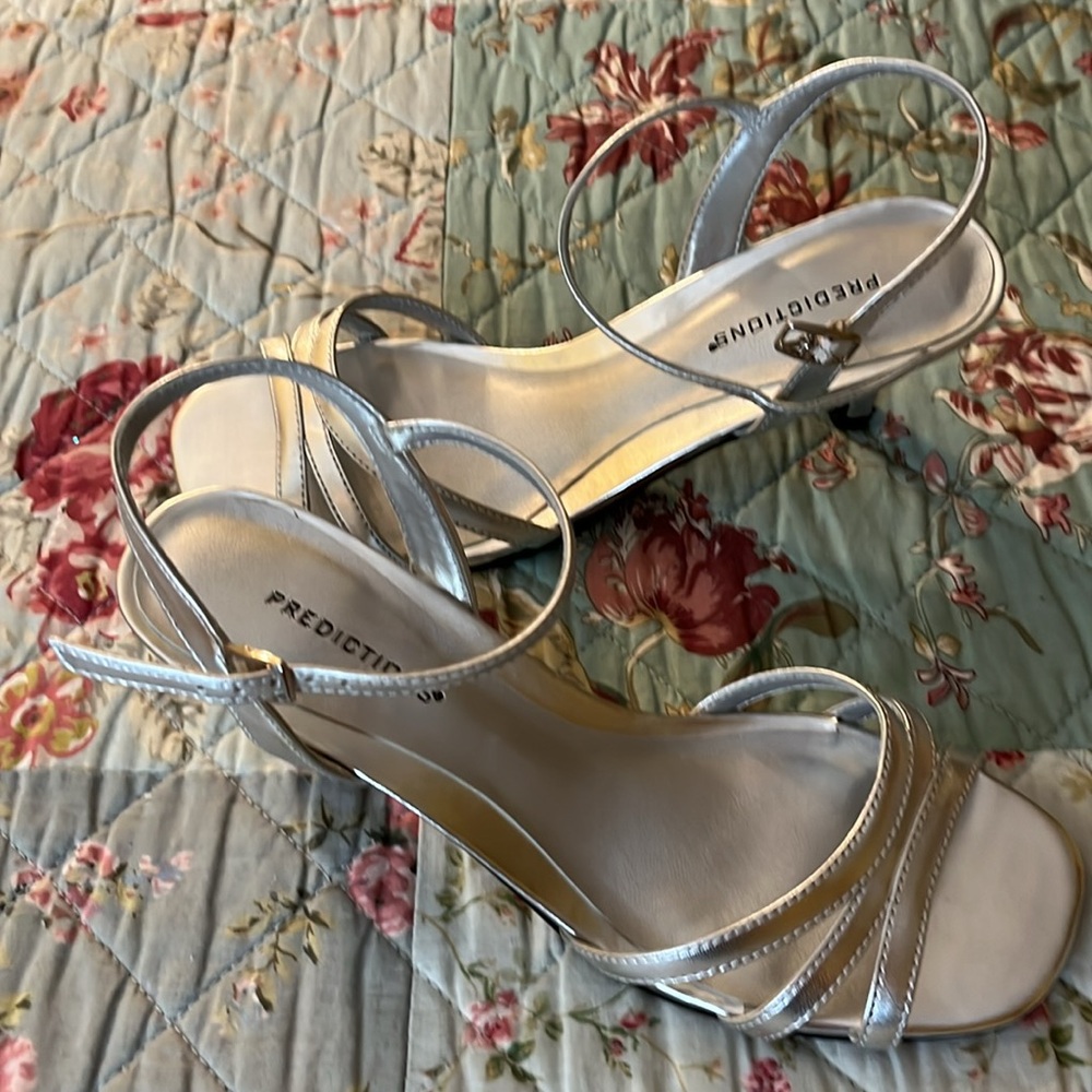 Predictions silver shoes new - Picture 3 of 8